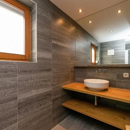 In Dienten On Hochkoenig Slopes * ديتن ام هوكونغ